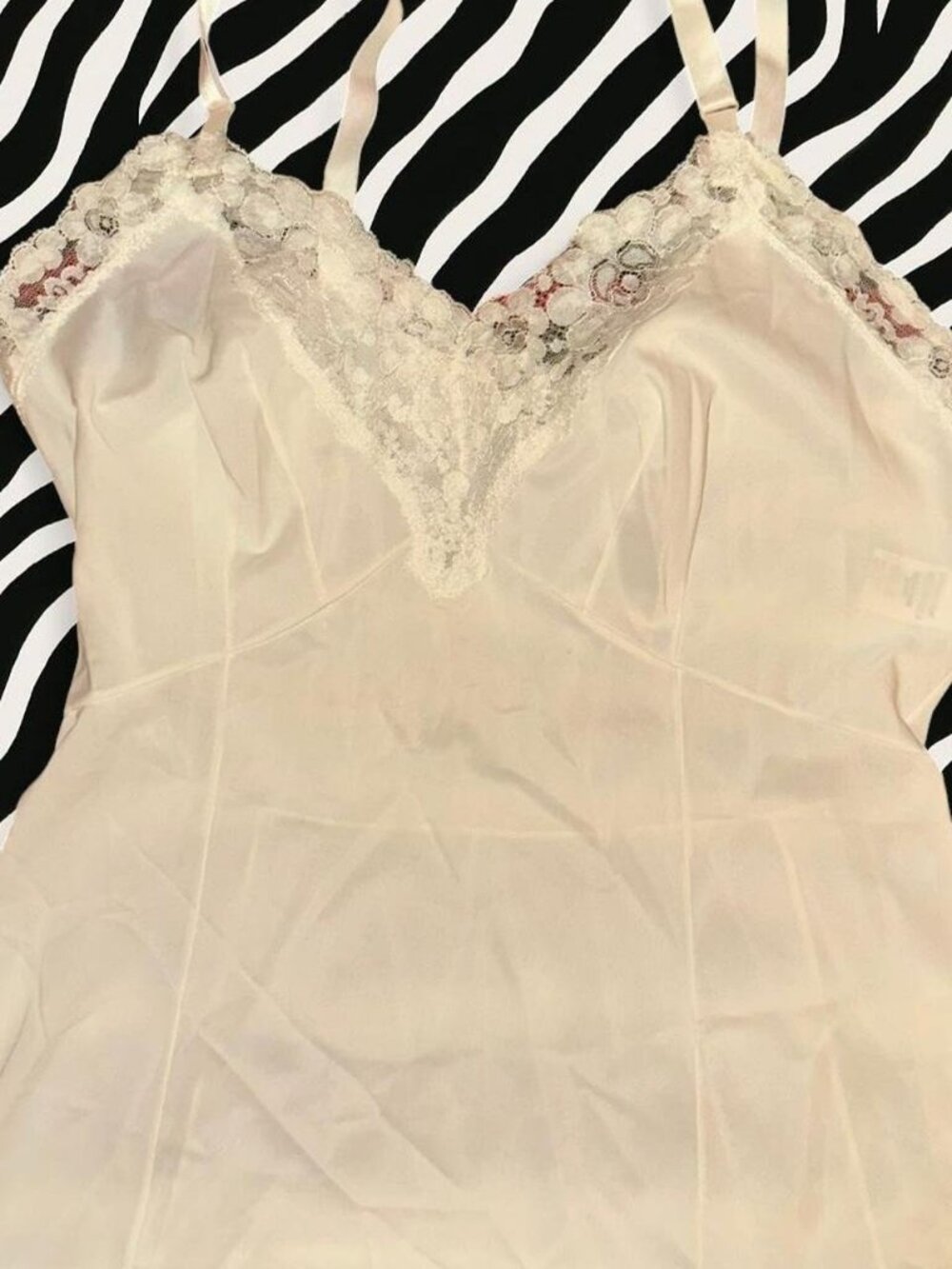 Vintage Gossard Artemis white lace cami top with floral embroidery Size34R style